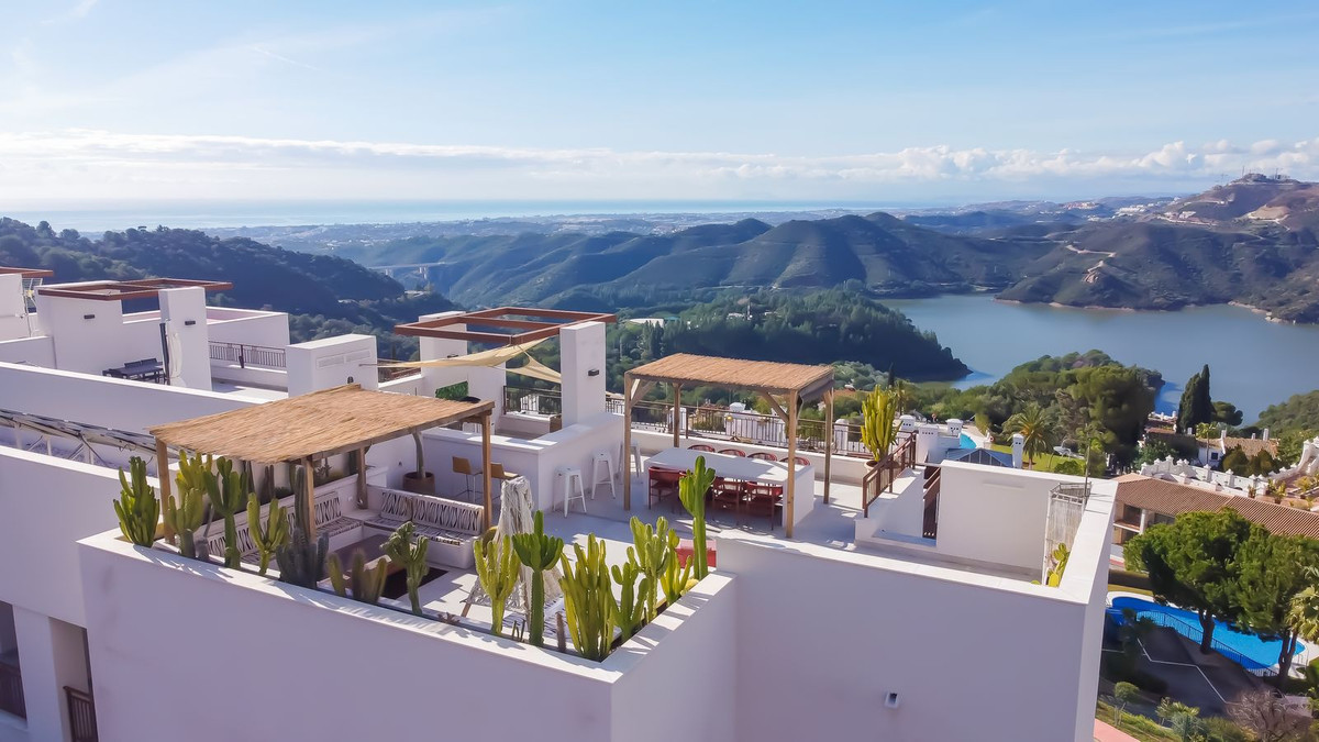 3 Bed Apartment for sale in Istán Costa Del Sol, Málaga, Spain