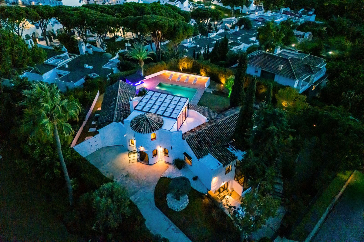 5 Bed Townhouse for sale in Hacienda Las Chapas Costa Del Sol, Málaga, Spain