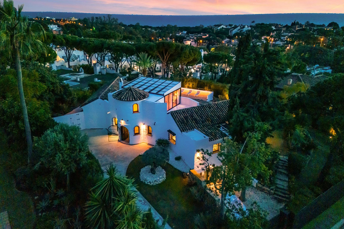 5 Bed Townhouse for sale in Hacienda Las Chapas Costa Del Sol, Málaga, Spain