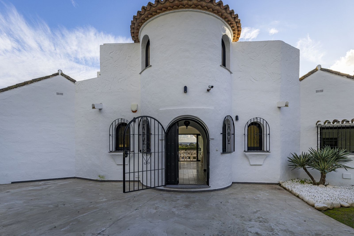 5 Bed Townhouse for sale in Hacienda Las Chapas Costa Del Sol, Málaga, Spain