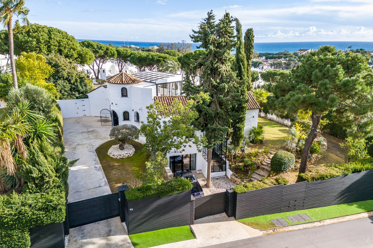 5 Bed Townhouse for sale in Hacienda Las Chapas Costa Del Sol, Málaga, Spain