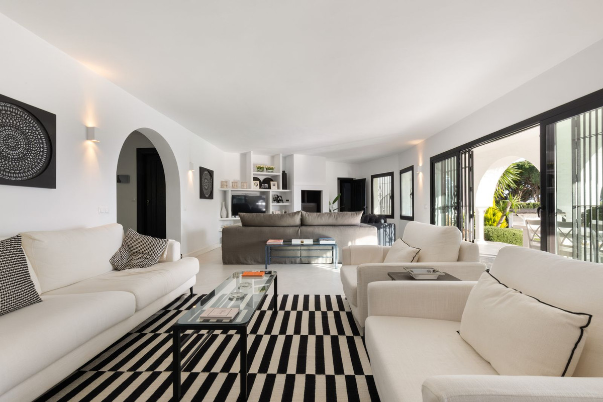 5 Bed Townhouse for sale in Hacienda Las Chapas Costa Del Sol, Málaga, Spain