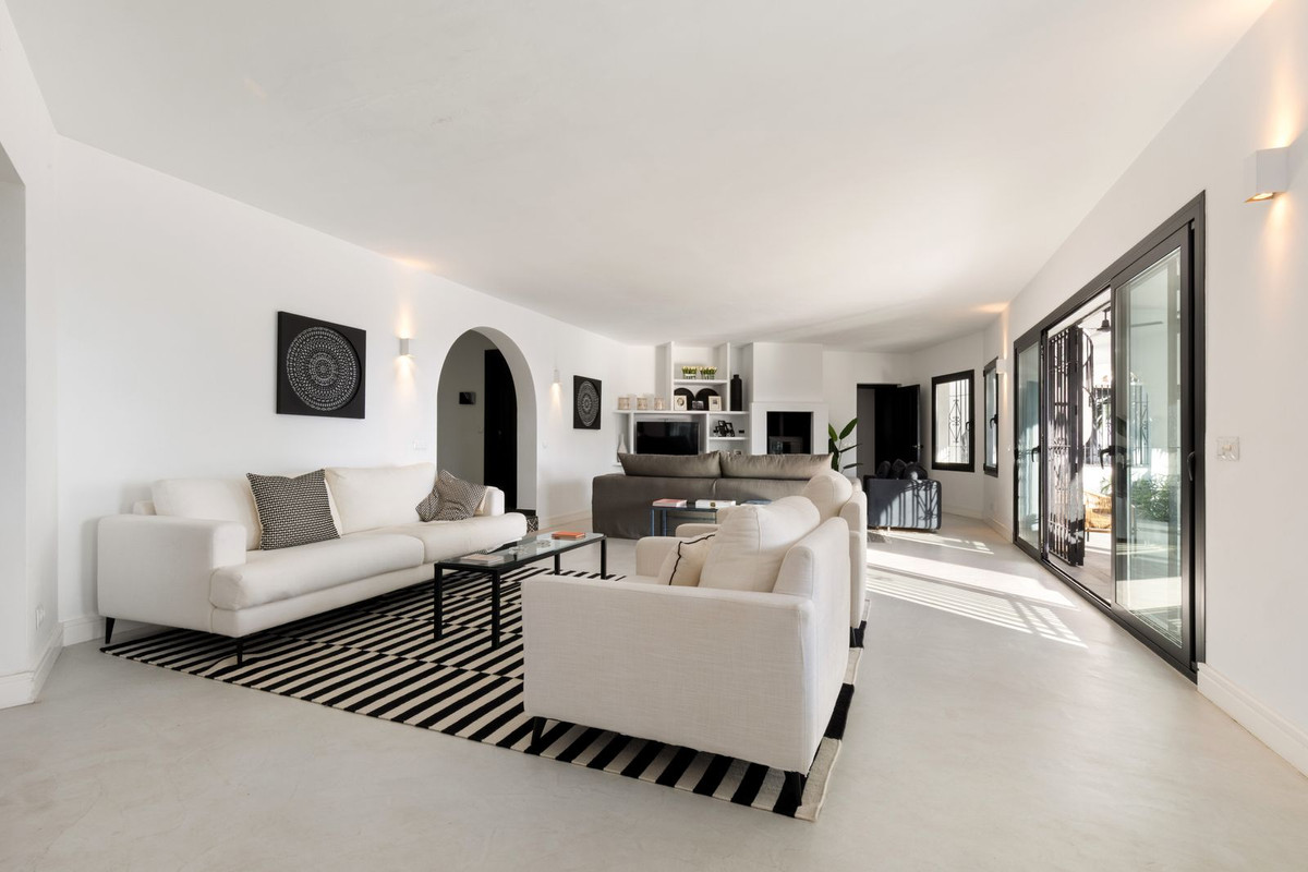 5 Bed Townhouse for sale in Hacienda Las Chapas Costa Del Sol, Málaga, Spain