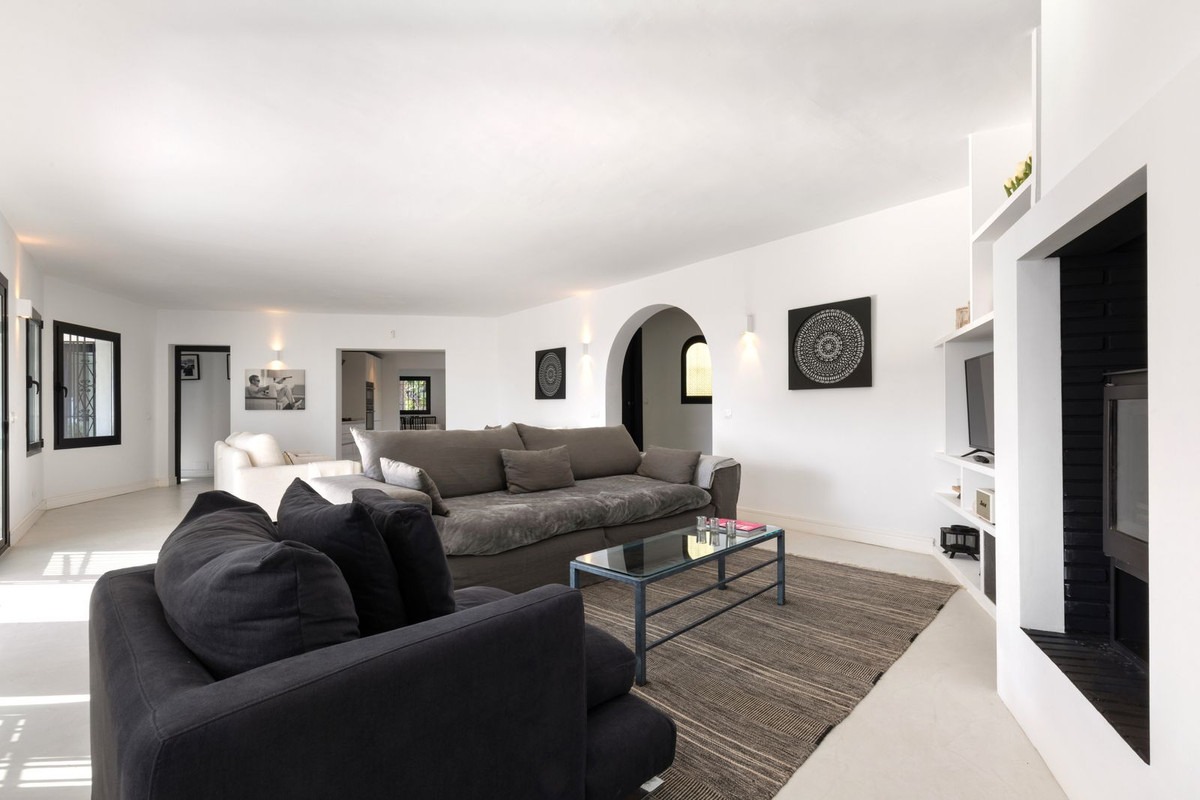 5 Bed Townhouse for sale in Hacienda Las Chapas Costa Del Sol, Málaga, Spain