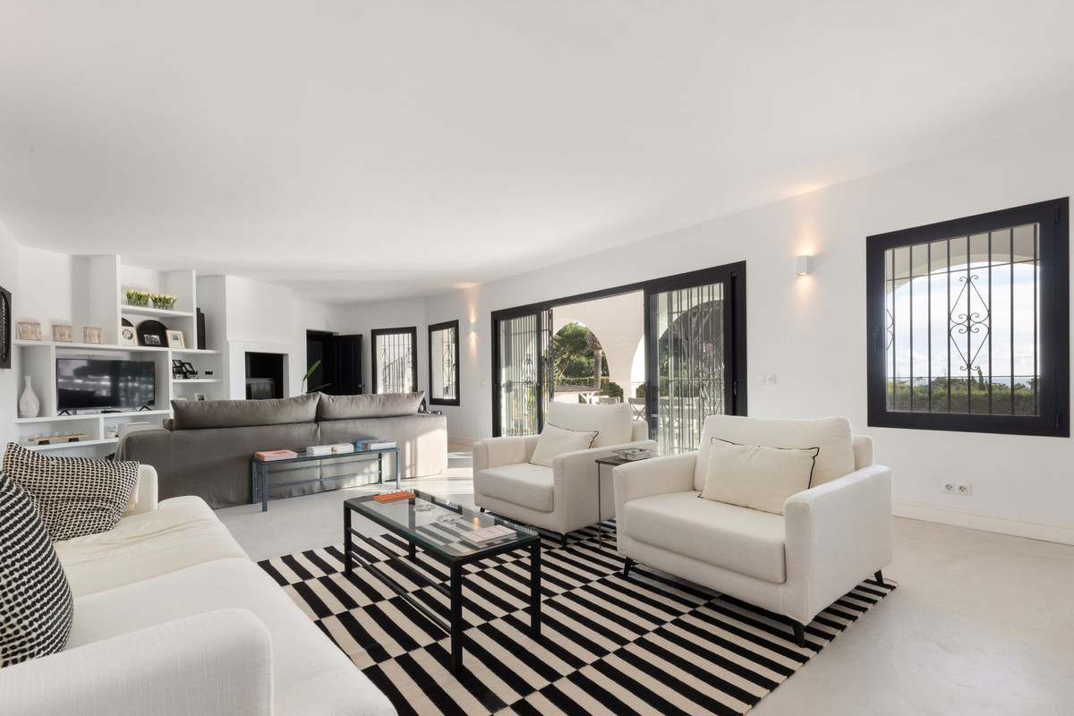 5 Bed Townhouse for sale in Hacienda Las Chapas Costa Del Sol, Málaga, Spain