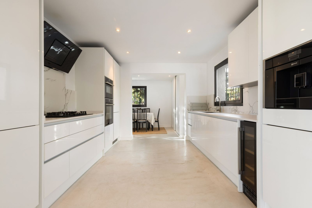 5 Bed Townhouse for sale in Hacienda Las Chapas Costa Del Sol, Málaga, Spain