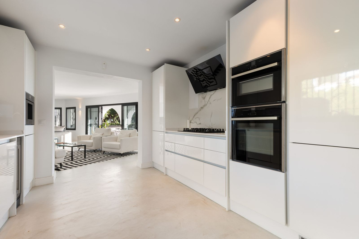5 Bed Townhouse for sale in Hacienda Las Chapas Costa Del Sol, Málaga, Spain