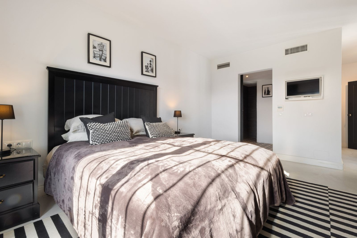 5 Bed Townhouse for sale in Hacienda Las Chapas Costa Del Sol, Málaga, Spain