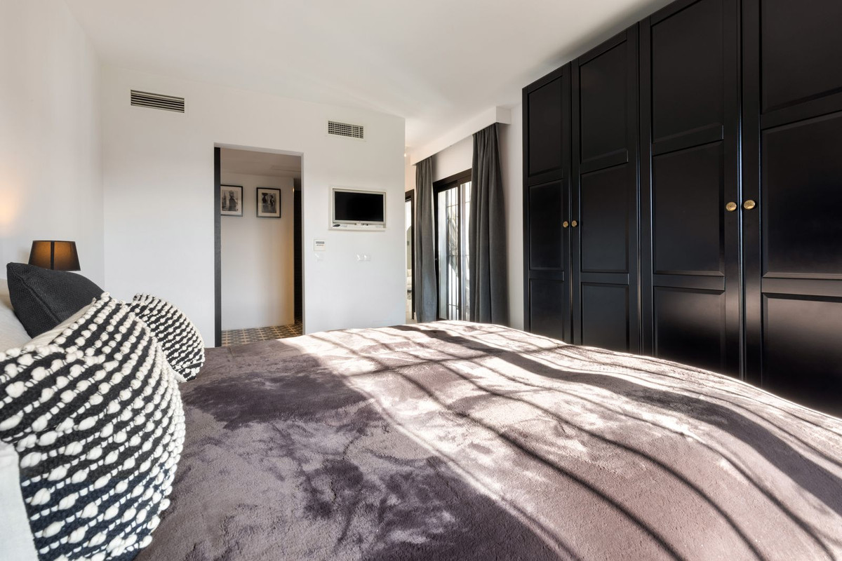 5 Bed Townhouse for sale in Hacienda Las Chapas Costa Del Sol, Málaga, Spain
