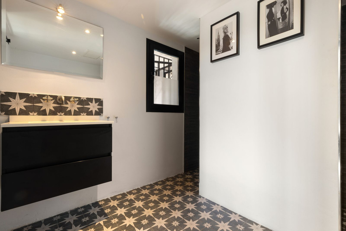 5 Bed Townhouse for sale in Hacienda Las Chapas Costa Del Sol, Málaga, Spain