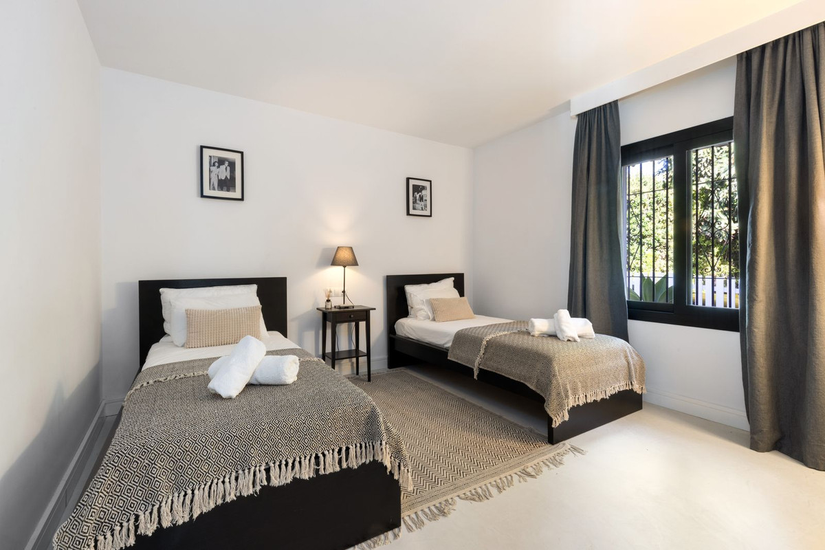 5 Bed Townhouse for sale in Hacienda Las Chapas Costa Del Sol, Málaga, Spain