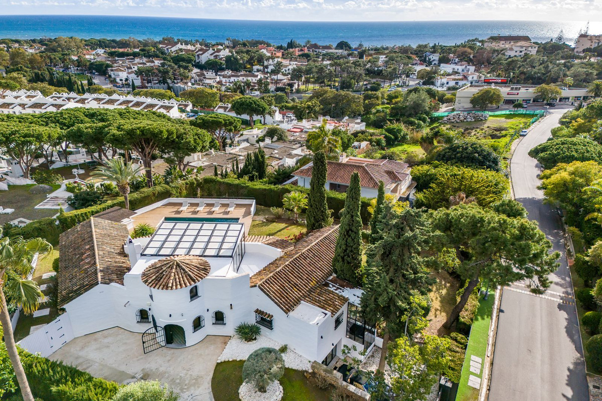 5 Bed Townhouse for sale in Hacienda Las Chapas Costa Del Sol, Málaga, Spain