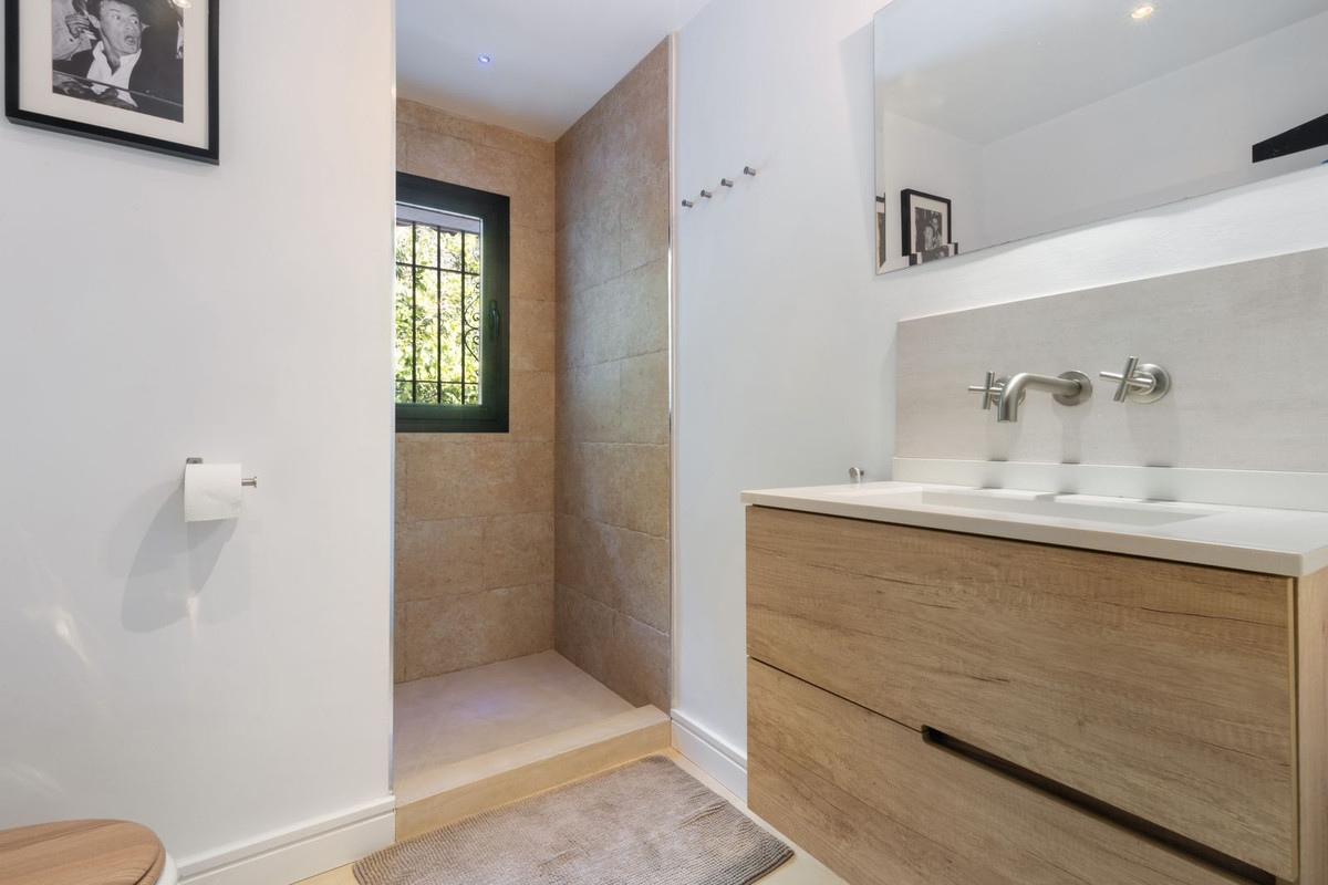 5 Bed Townhouse for sale in Hacienda Las Chapas Costa Del Sol, Málaga, Spain
