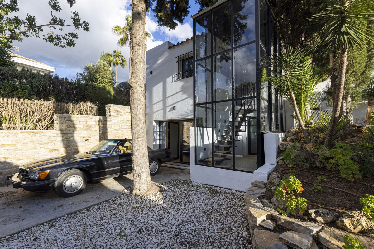 5 Bed Townhouse for sale in Hacienda Las Chapas Costa Del Sol, Málaga, Spain