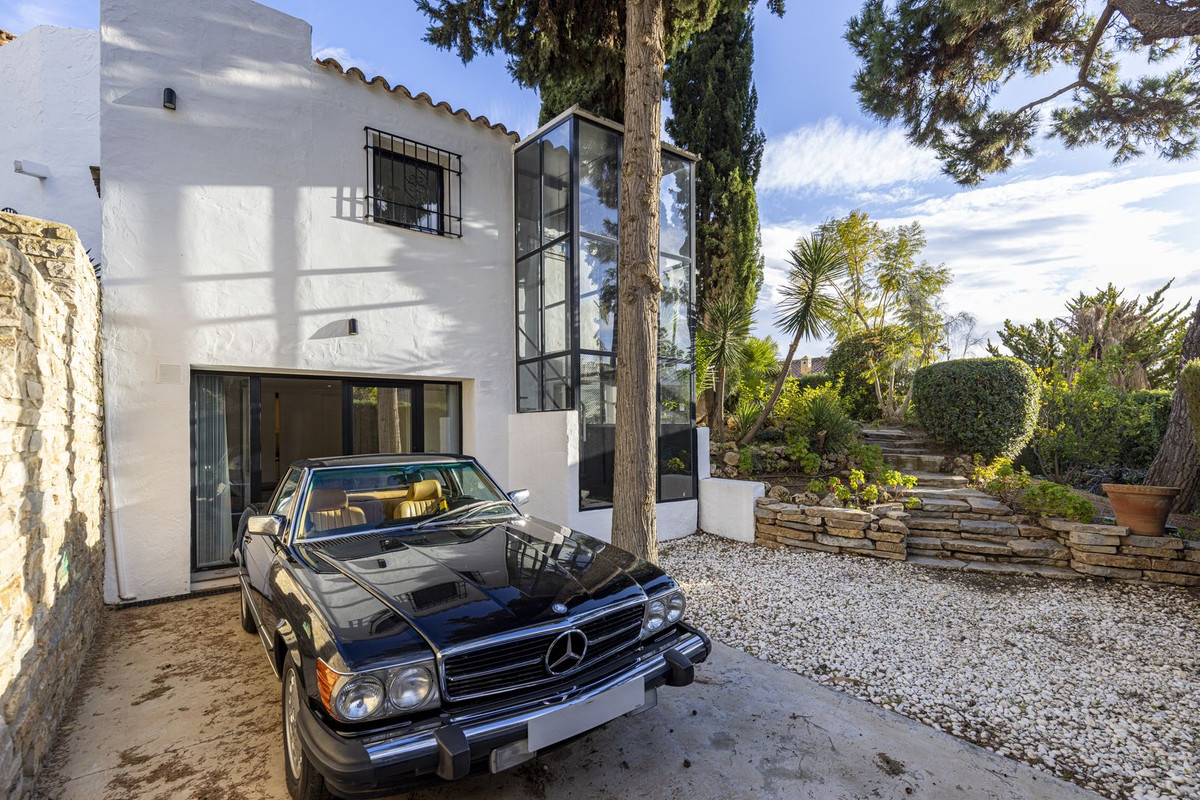 5 Bed Townhouse for sale in Hacienda Las Chapas Costa Del Sol, Málaga, Spain