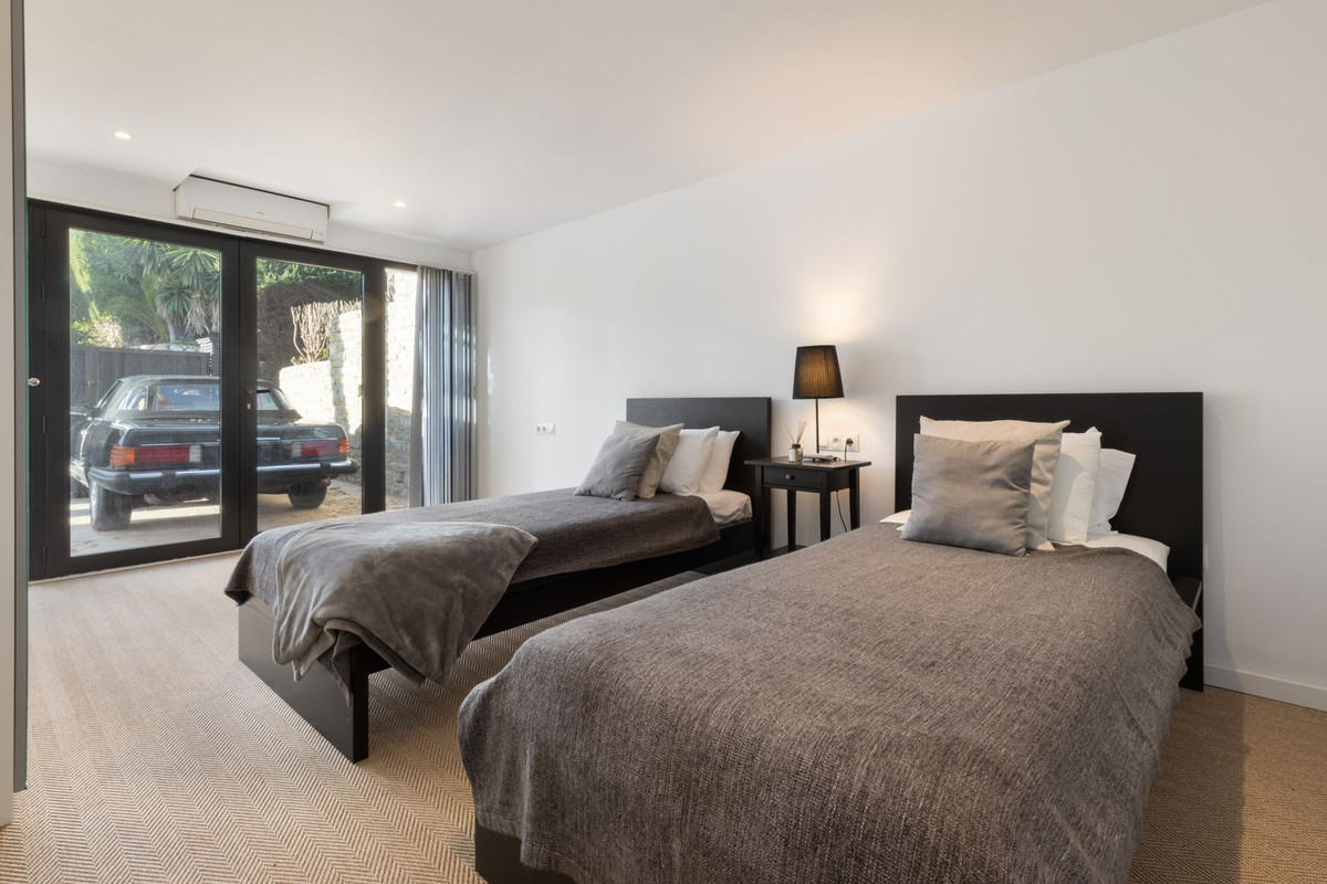 5 Bed Townhouse for sale in Hacienda Las Chapas Costa Del Sol, Málaga, Spain