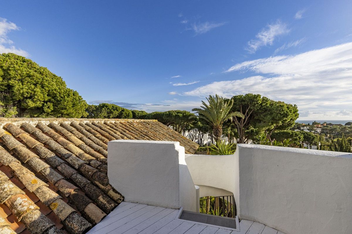 5 Bed Townhouse for sale in Hacienda Las Chapas Costa Del Sol, Málaga, Spain