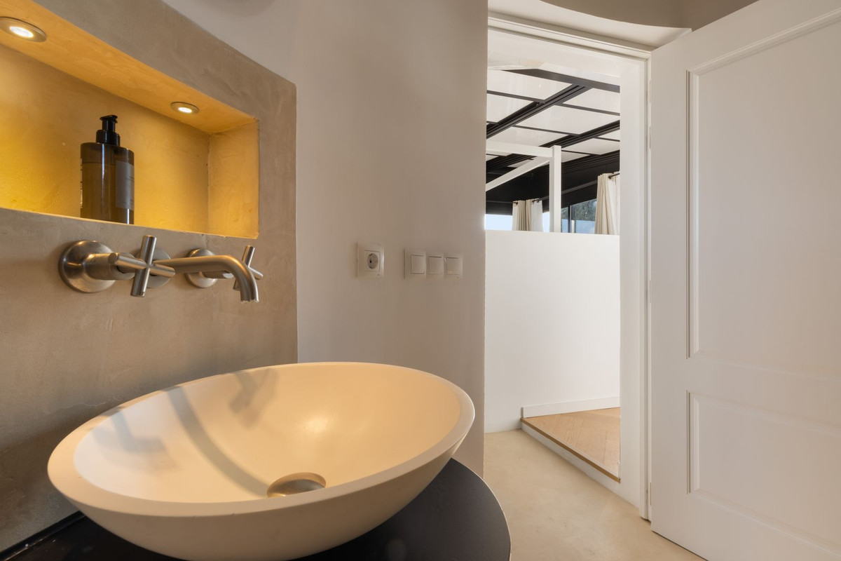 5 Bed Townhouse for sale in Hacienda Las Chapas Costa Del Sol, Málaga, Spain