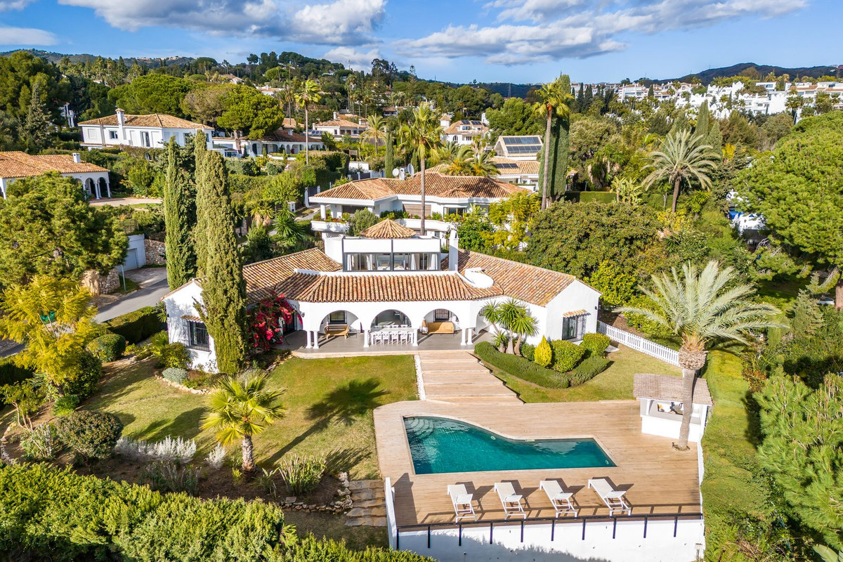 5 Bed Townhouse for sale in Hacienda Las Chapas Costa Del Sol, Málaga, Spain