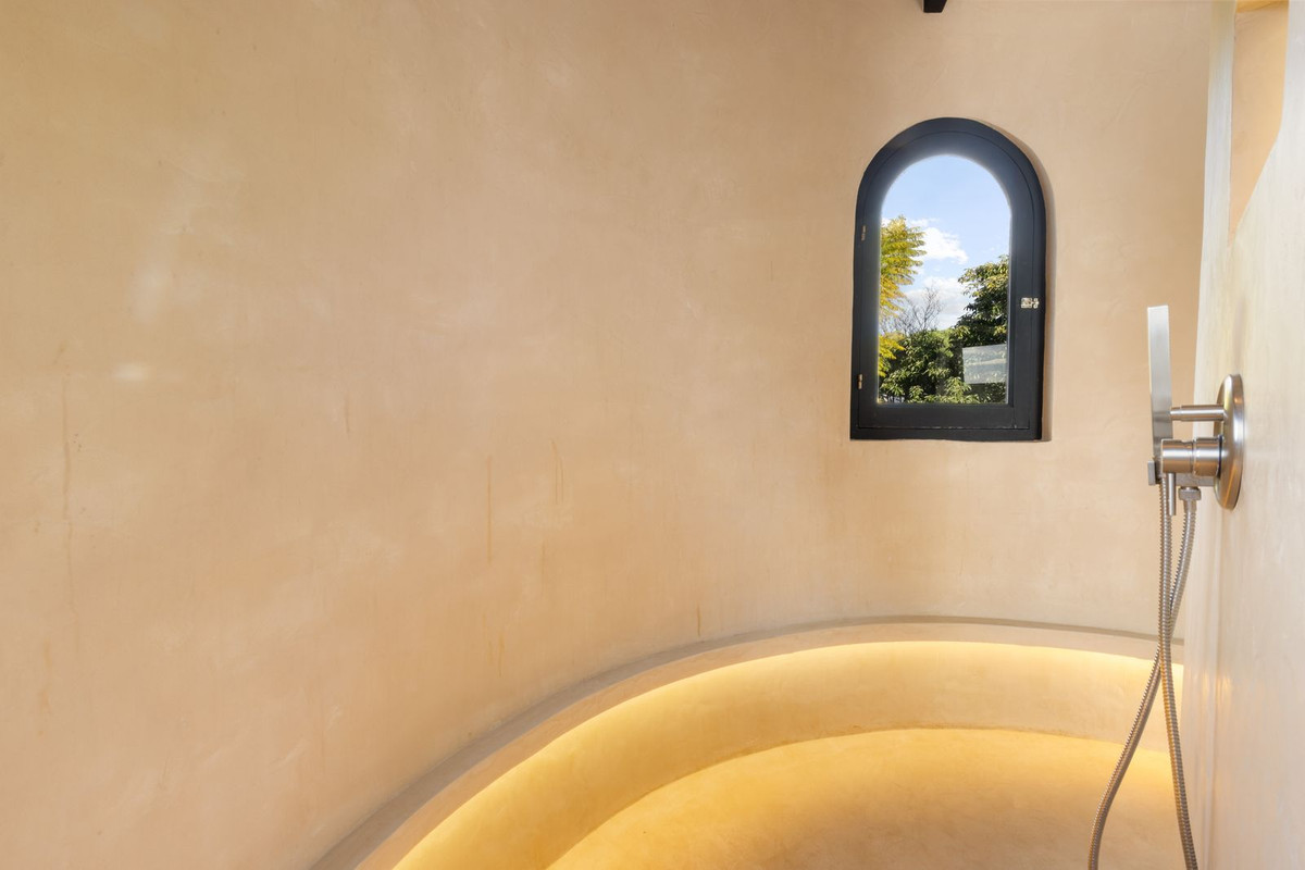 5 Bed Townhouse for sale in Hacienda Las Chapas Costa Del Sol, Málaga, Spain