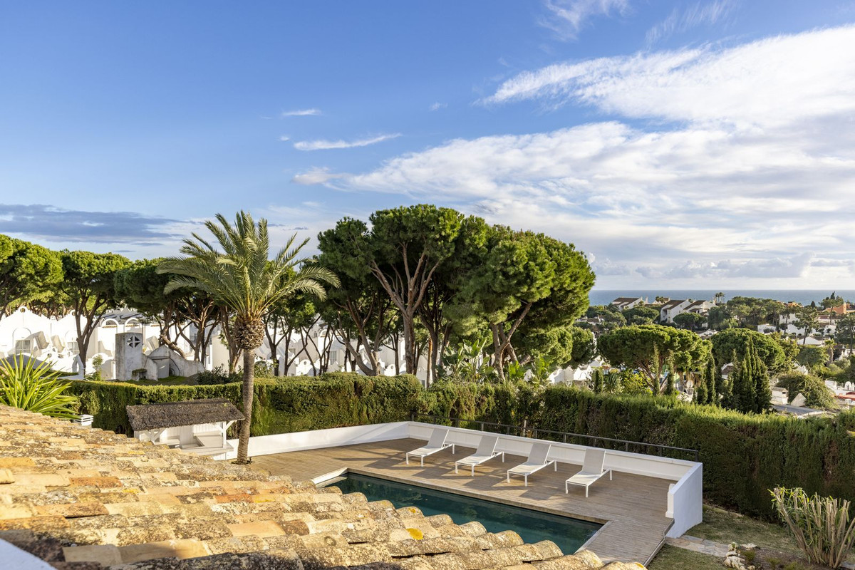 5 Bed Townhouse for sale in Hacienda Las Chapas Costa Del Sol, Málaga, Spain