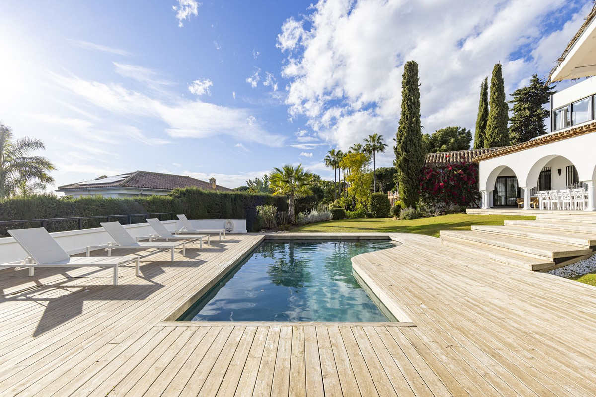 5 Bed Townhouse for sale in Hacienda Las Chapas Costa Del Sol, Málaga, Spain