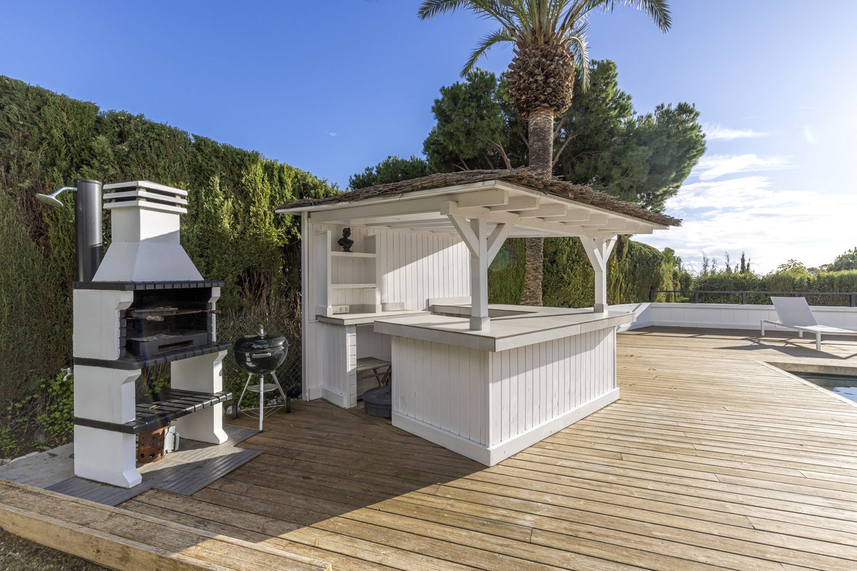 5 Bed Townhouse for sale in Hacienda Las Chapas Costa Del Sol, Málaga, Spain