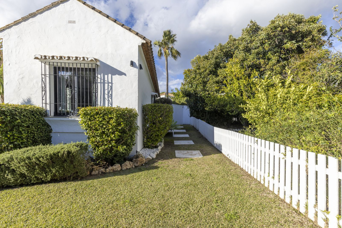 5 Bed Townhouse for sale in Hacienda Las Chapas Costa Del Sol, Málaga, Spain