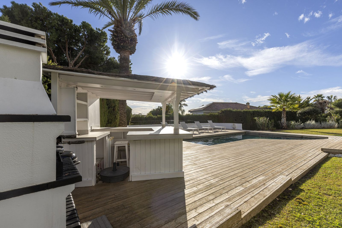 5 Bed Townhouse for sale in Hacienda Las Chapas Costa Del Sol, Málaga, Spain
