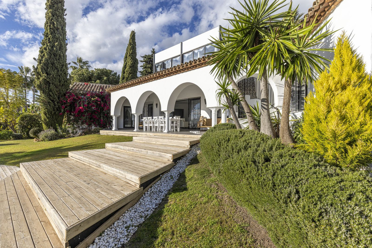 5 Bed Townhouse for sale in Hacienda Las Chapas Costa Del Sol, Málaga, Spain