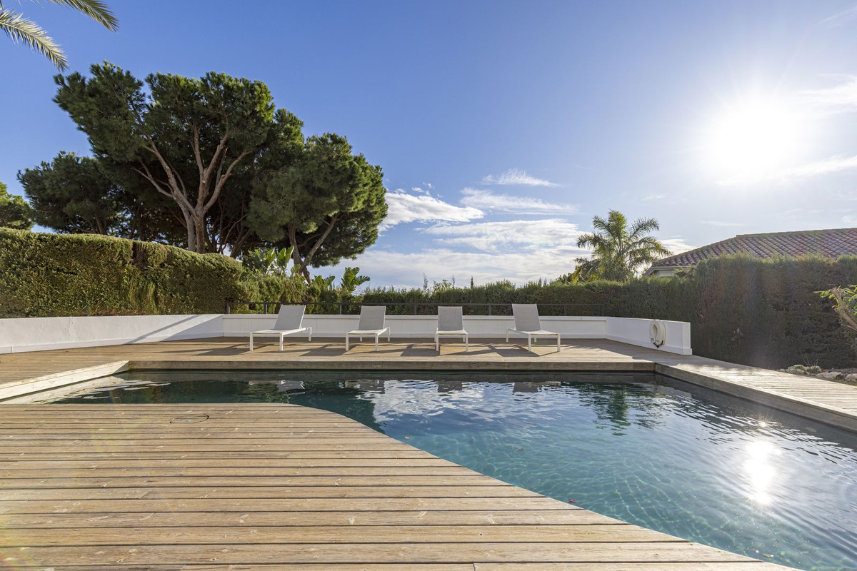 5 Bed Townhouse for sale in Hacienda Las Chapas Costa Del Sol, Málaga, Spain