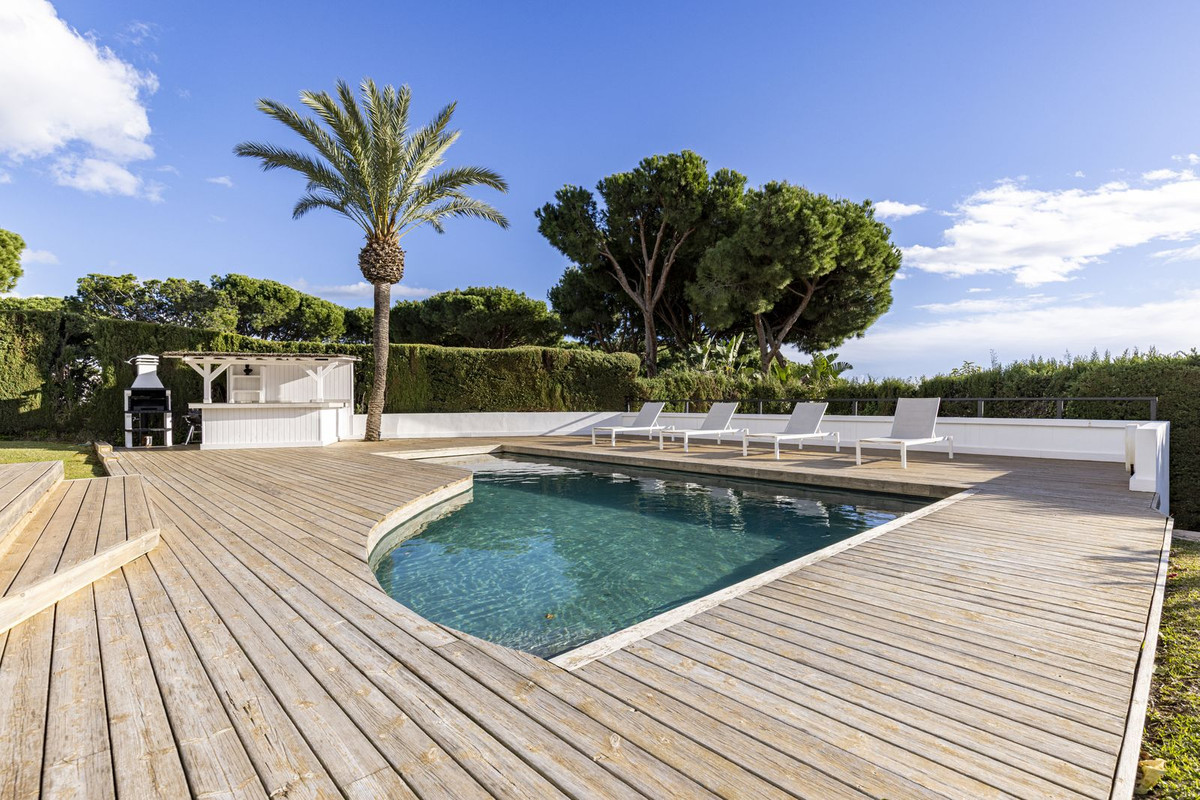 5 Bed Townhouse for sale in Hacienda Las Chapas Costa Del Sol, Málaga, Spain