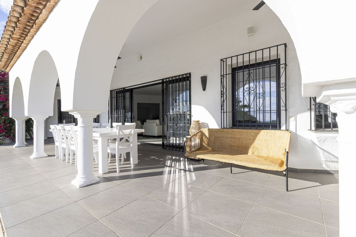 5 Bed Townhouse for sale in Hacienda Las Chapas Costa Del Sol, Málaga, Spain