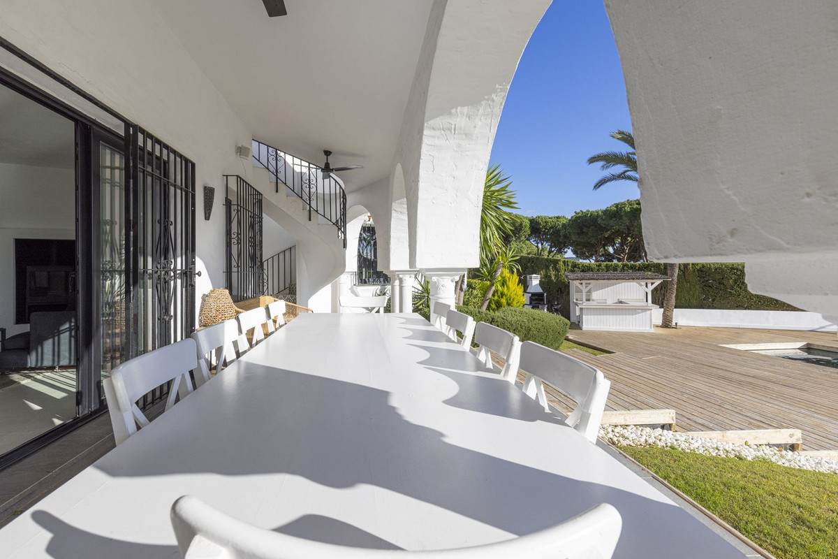 5 Bed Townhouse for sale in Hacienda Las Chapas Costa Del Sol, Málaga, Spain