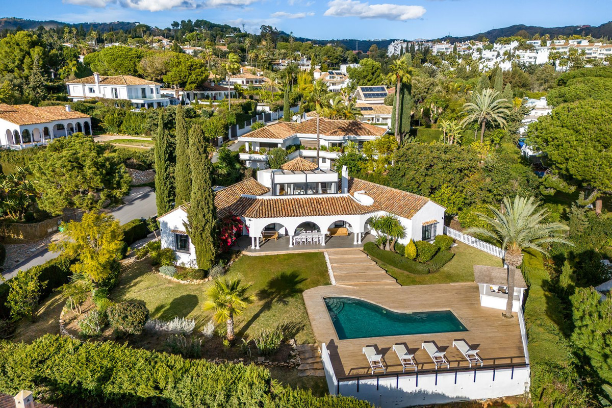 5 Bed Townhouse for sale in Hacienda Las Chapas Costa Del Sol, Málaga, Spain