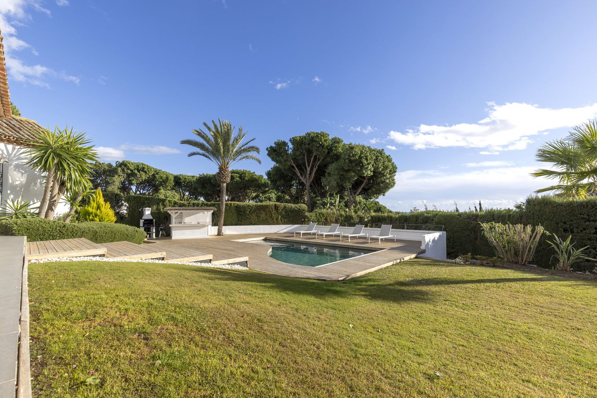 5 Bed Townhouse for sale in Hacienda Las Chapas Costa Del Sol, Málaga, Spain