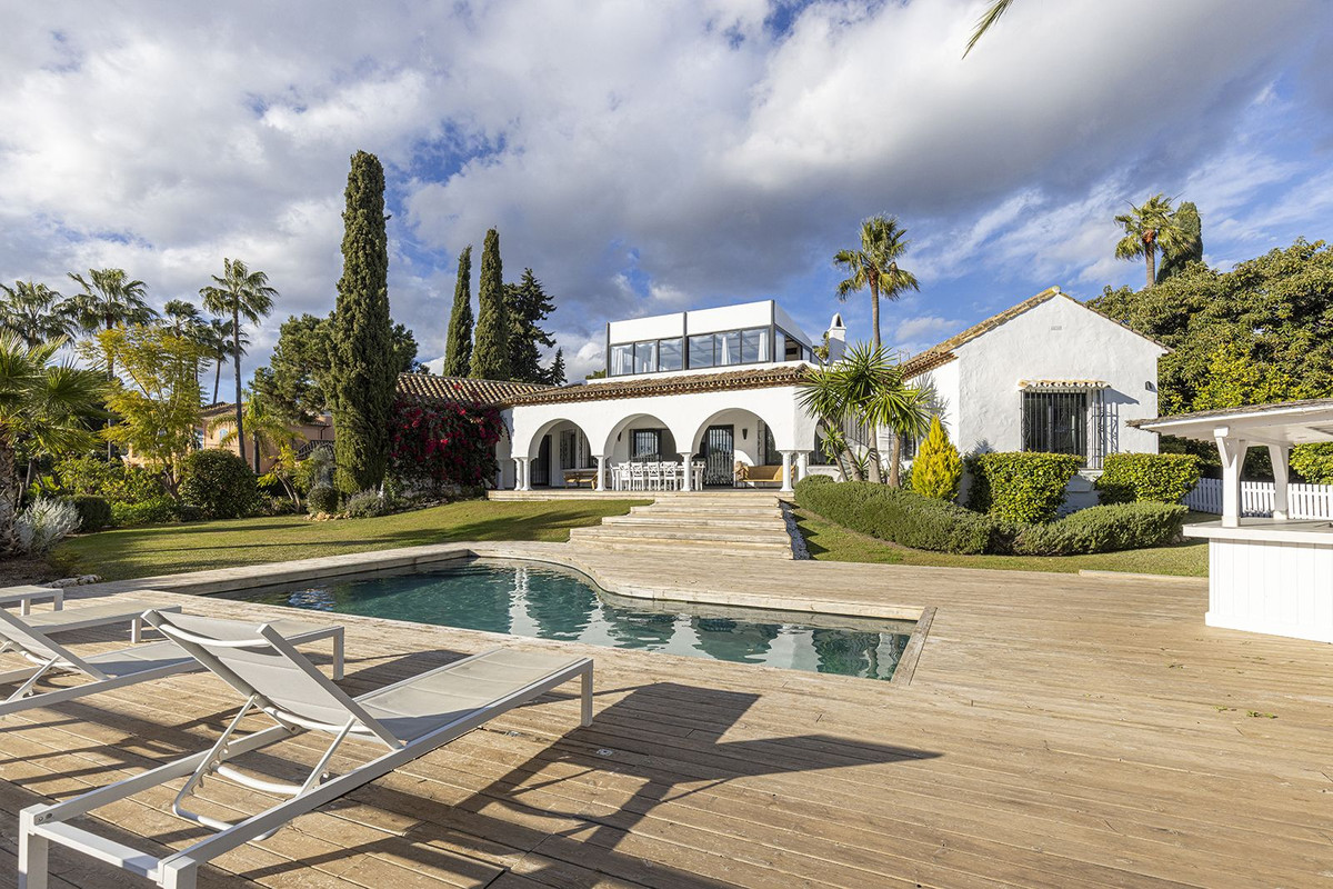 5 Bed Townhouse for sale in Hacienda Las Chapas Costa Del Sol, Málaga, Spain