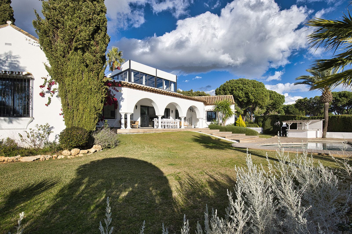 5 Bed Townhouse for sale in Hacienda Las Chapas Costa Del Sol, Málaga, Spain