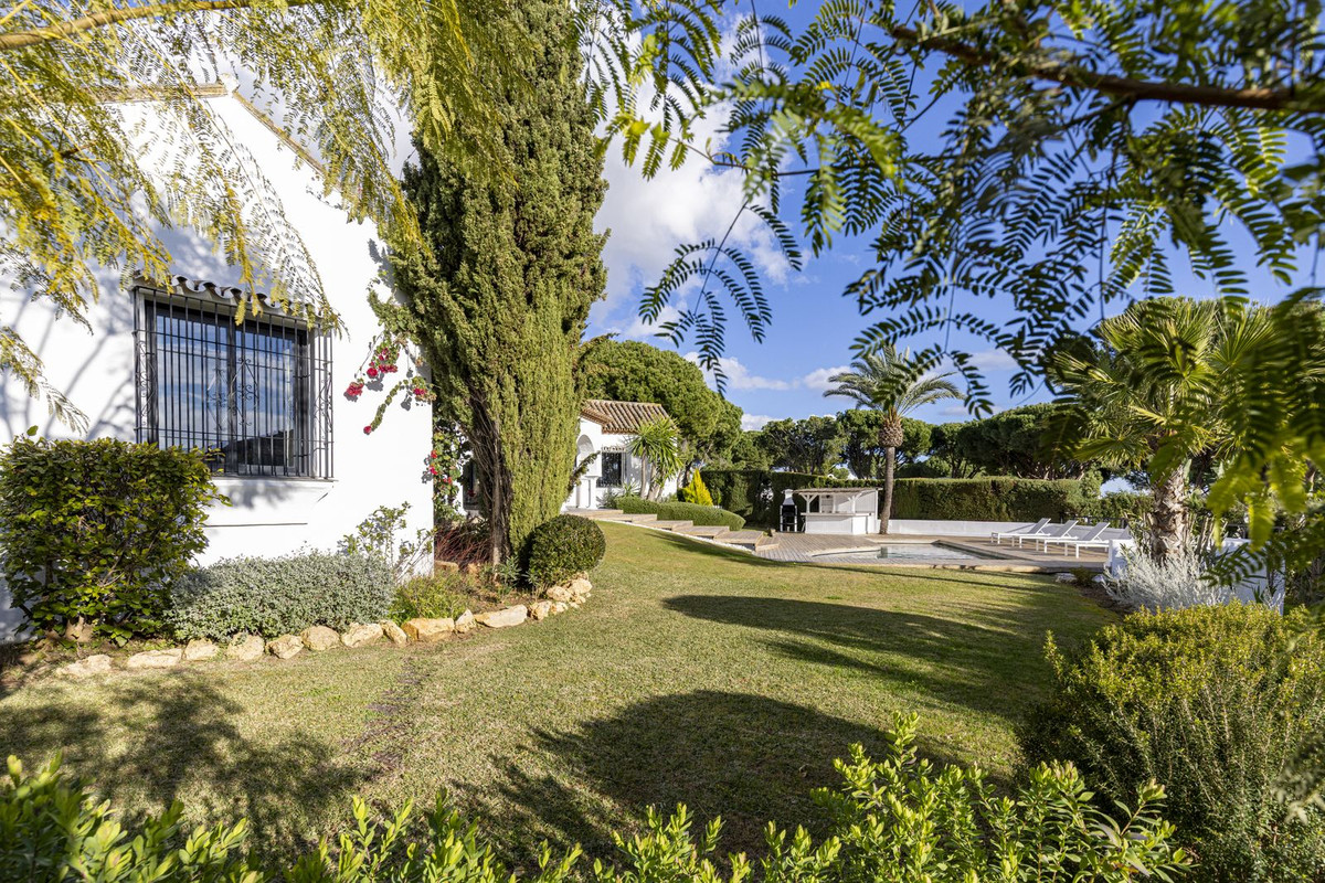 5 Bed Townhouse for sale in Hacienda Las Chapas Costa Del Sol, Málaga, Spain