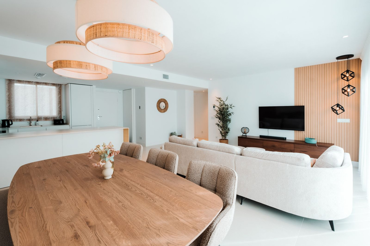 2 Bed Apartment for sale in Fuengirola Costa Del Sol, Málaga, Spain