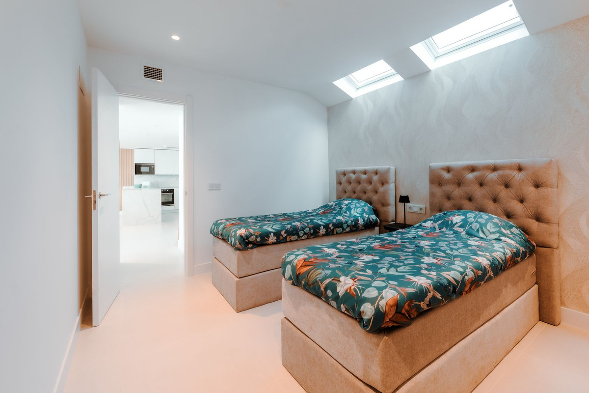 2 Bed Apartment for sale in Fuengirola Costa Del Sol, Málaga, Spain