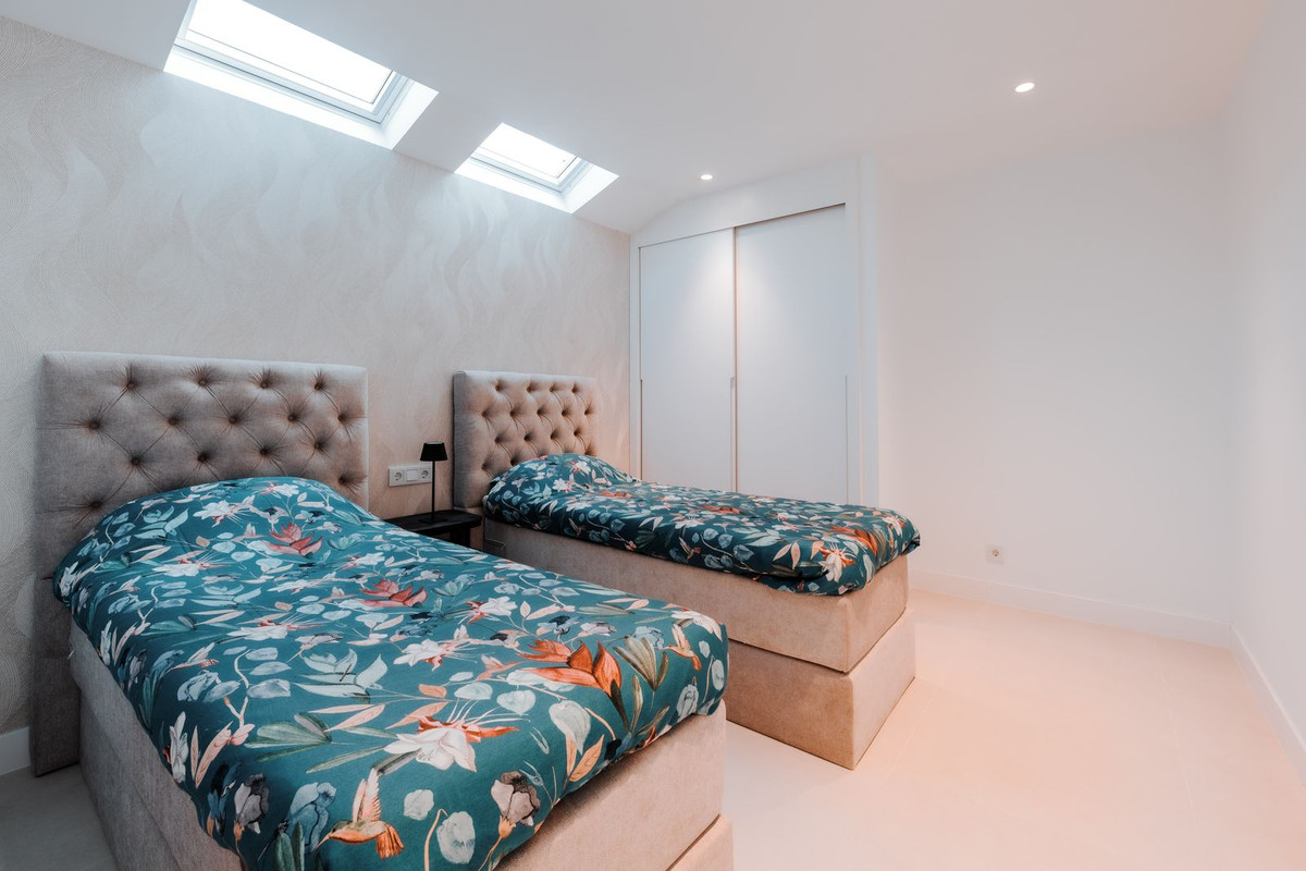 2 Bed Apartment for sale in Fuengirola Costa Del Sol, Málaga, Spain