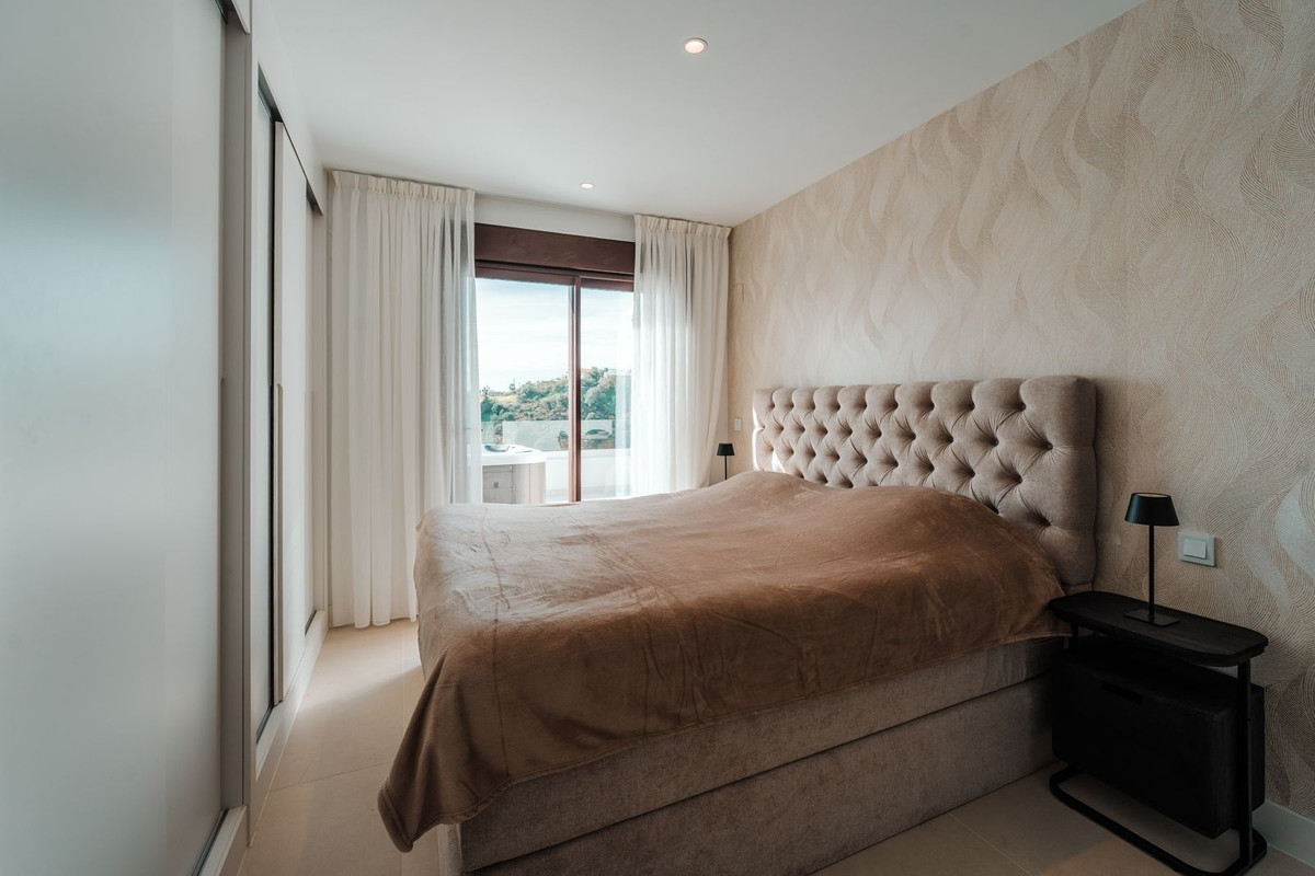 2 Bed Apartment for sale in Fuengirola Costa Del Sol, Málaga, Spain