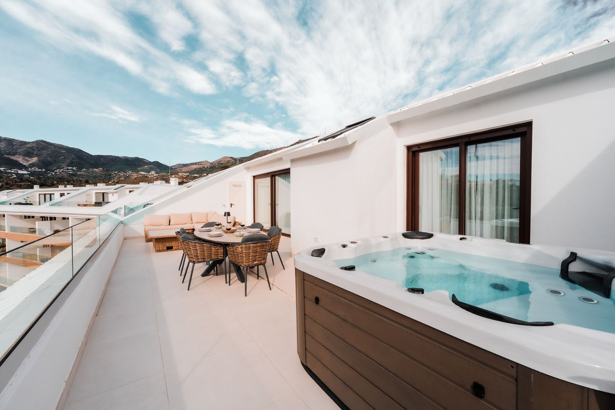 2 Bed Apartment for sale in Fuengirola Costa Del Sol, Málaga, Spain
