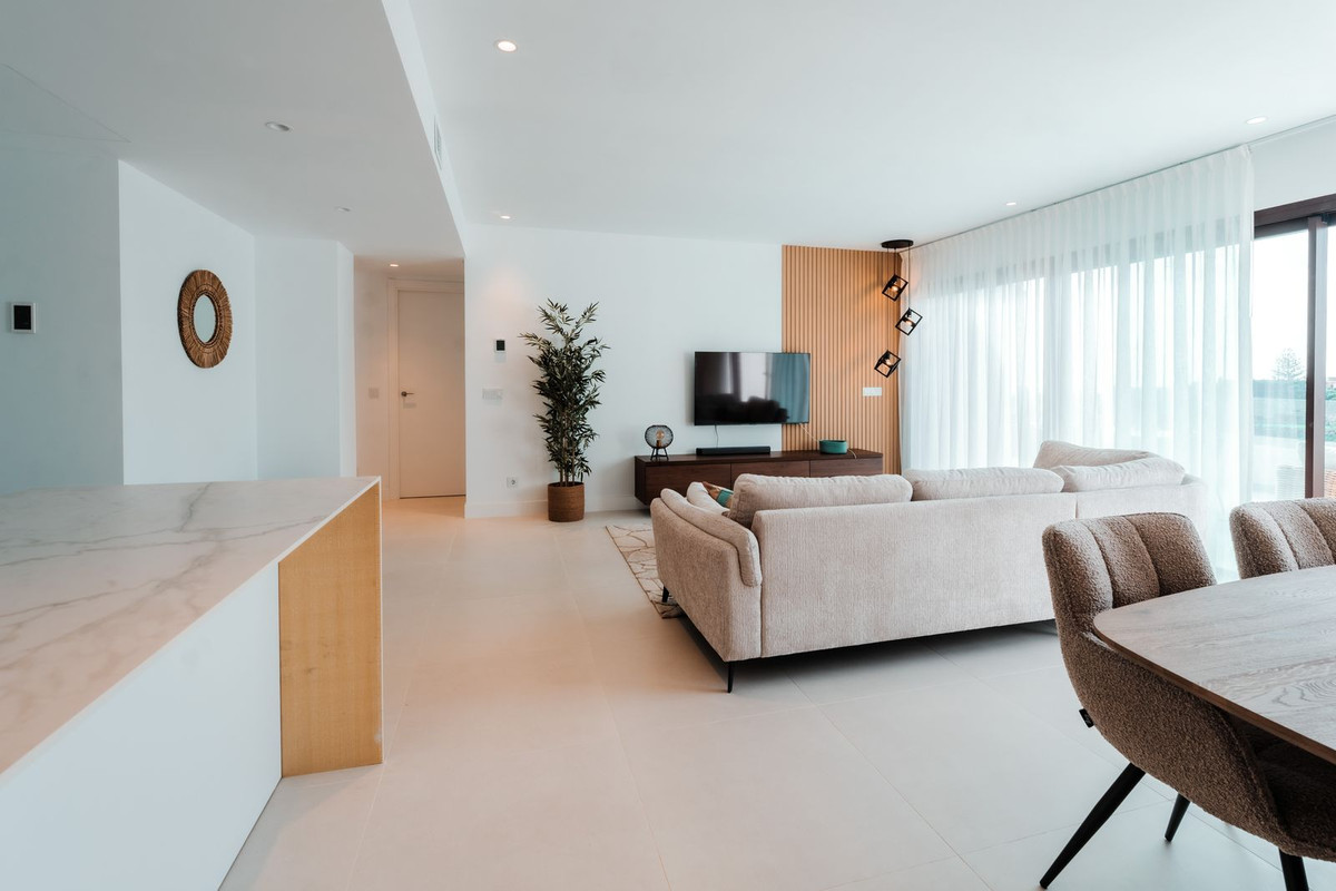 2 Bed Apartment for sale in Fuengirola Costa Del Sol, Málaga, Spain
