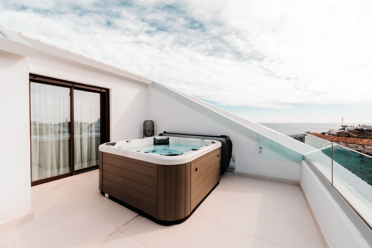 2 Bed Apartment for sale in Fuengirola Costa Del Sol, Málaga, Spain