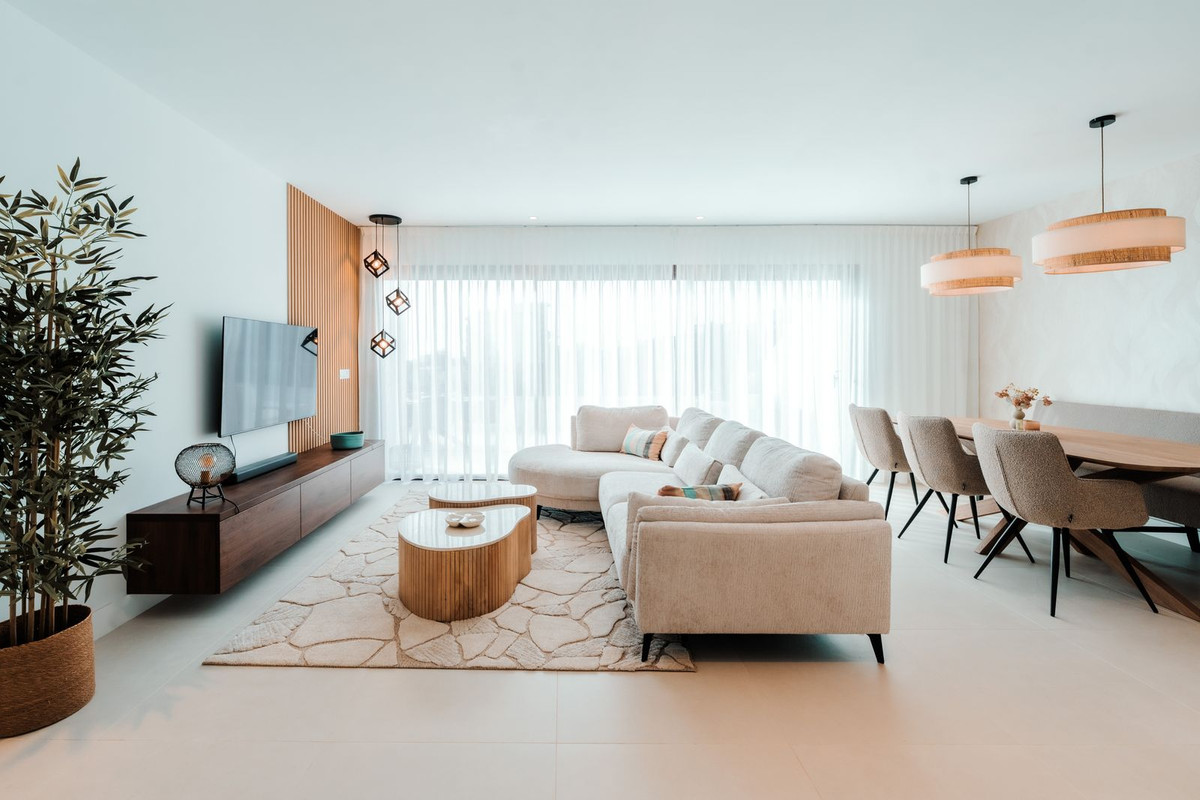 2 Bed Apartment for sale in Fuengirola Costa Del Sol, Málaga, Spain