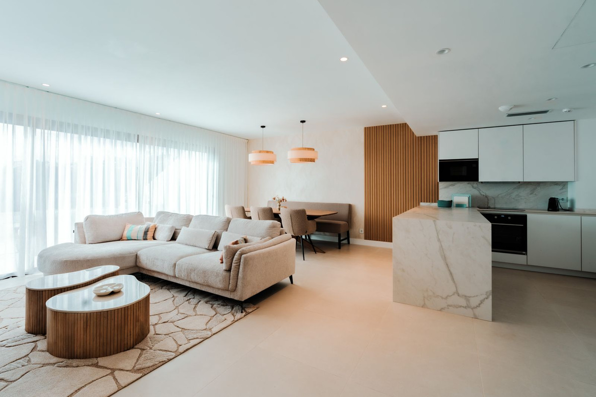 2 Bed Apartment for sale in Fuengirola Costa Del Sol, Málaga, Spain