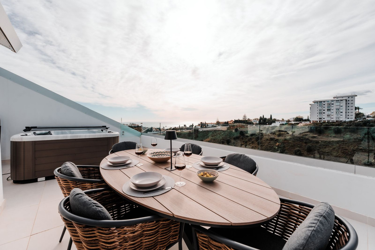 2 Bed Apartment for sale in Fuengirola Costa Del Sol, Málaga, Spain