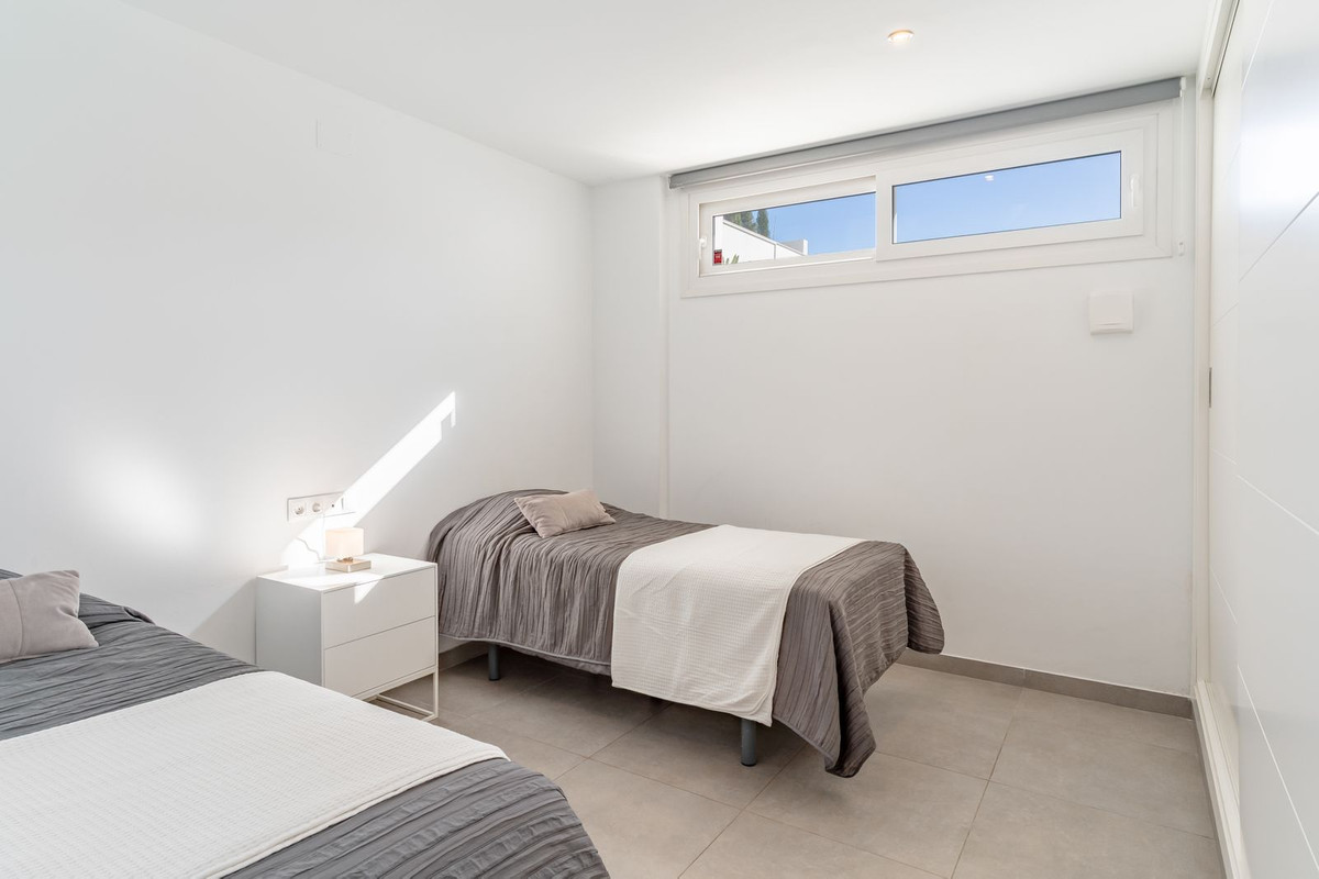 5 Bed Townhouse for sale in Torreblanca Costa Del Sol, Málaga, Spain
